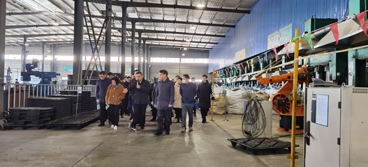 宣城市宣州區(qū)領(lǐng)導(dǎo)蒞臨我司考察 木塑模壓托盤與廢塑料綜合利用項(xiàng)目獲高度評(píng)價(jià)